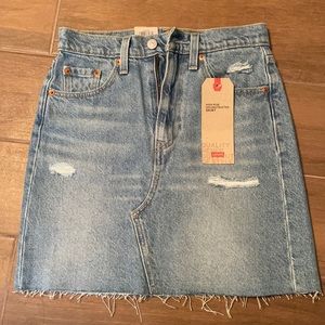 Light wash high rise Levi skirt